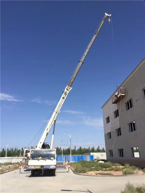 山城区“轻装强干”—— 吊车的 “轻量化臂架” 技术